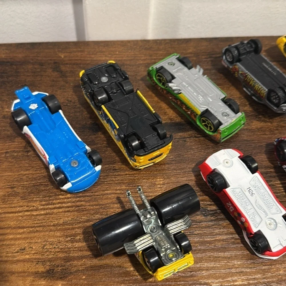 Bundle of 10 Hotwheels / unbranded From year early 2000's